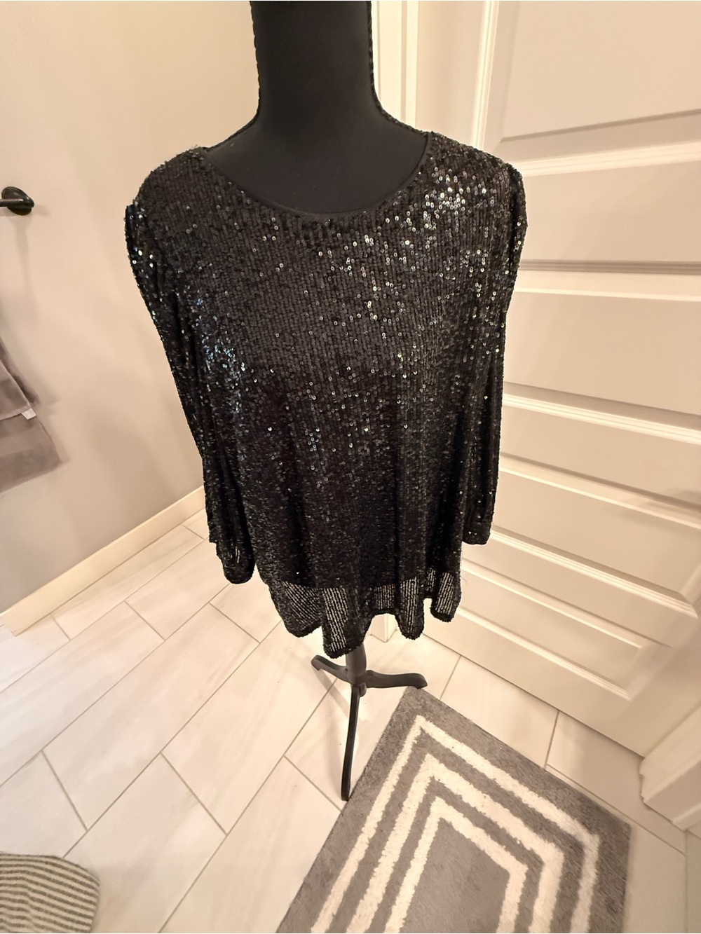 Cable & Gauge Black Sequin Scoop Neck Top